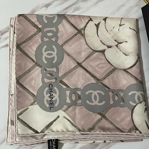 Chanel shawl - Picture 4 of 6